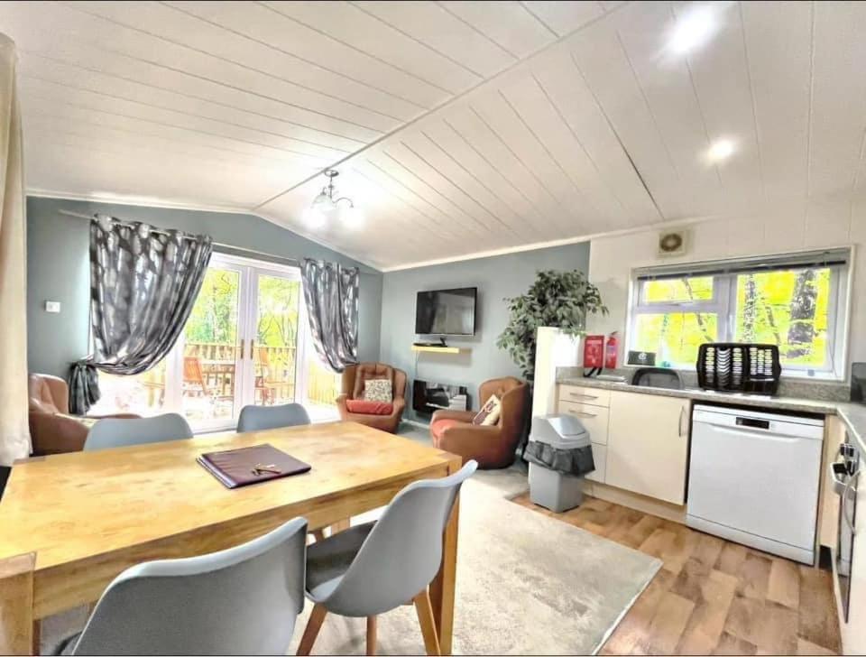Woodland View -Hot Tub-Tenby-Carmarthen-St Clears Exterior foto